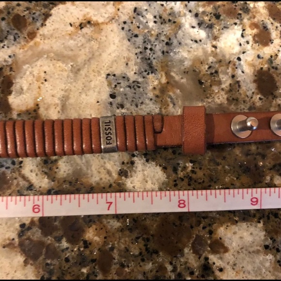 Fossil leather wrap bracelet adjustable size - Picture 5 of 5